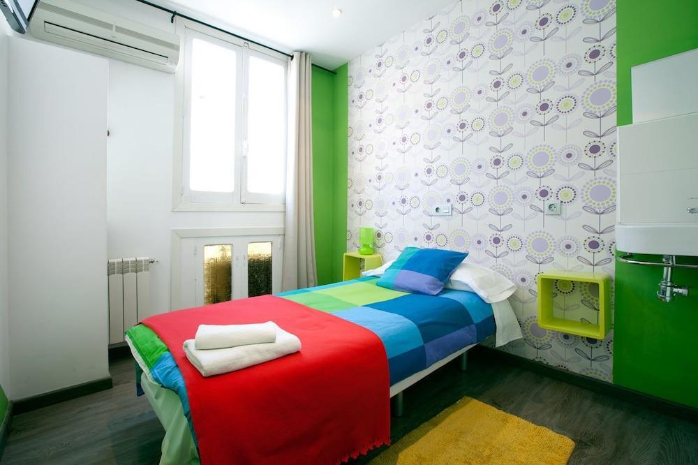 Hostal Abril Мадрид Экстерьер фото