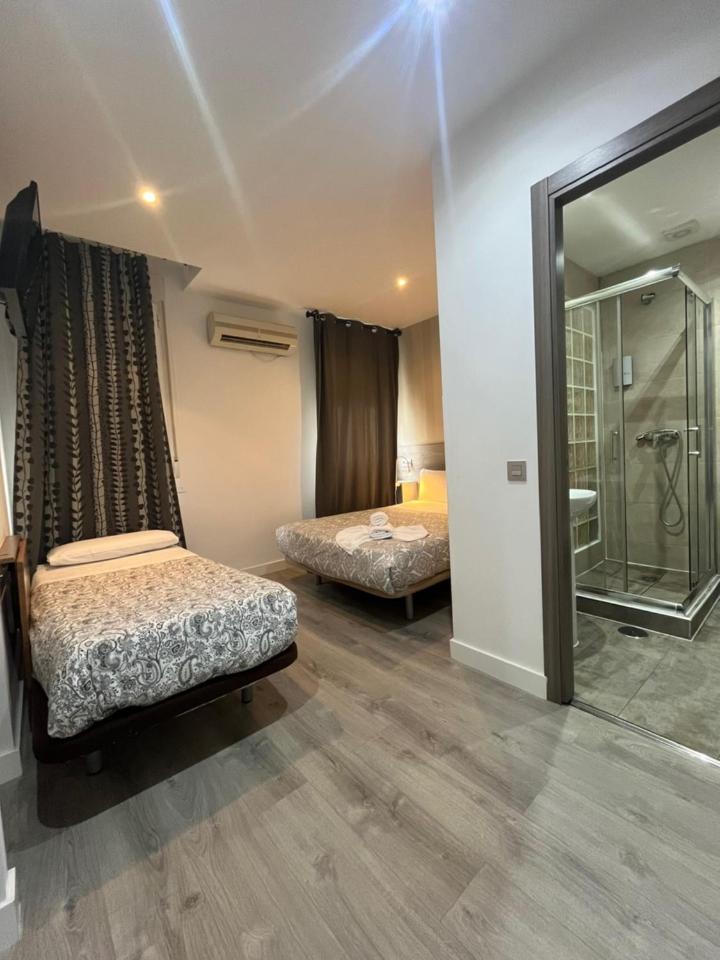 Hostal Abril Мадрид Экстерьер фото