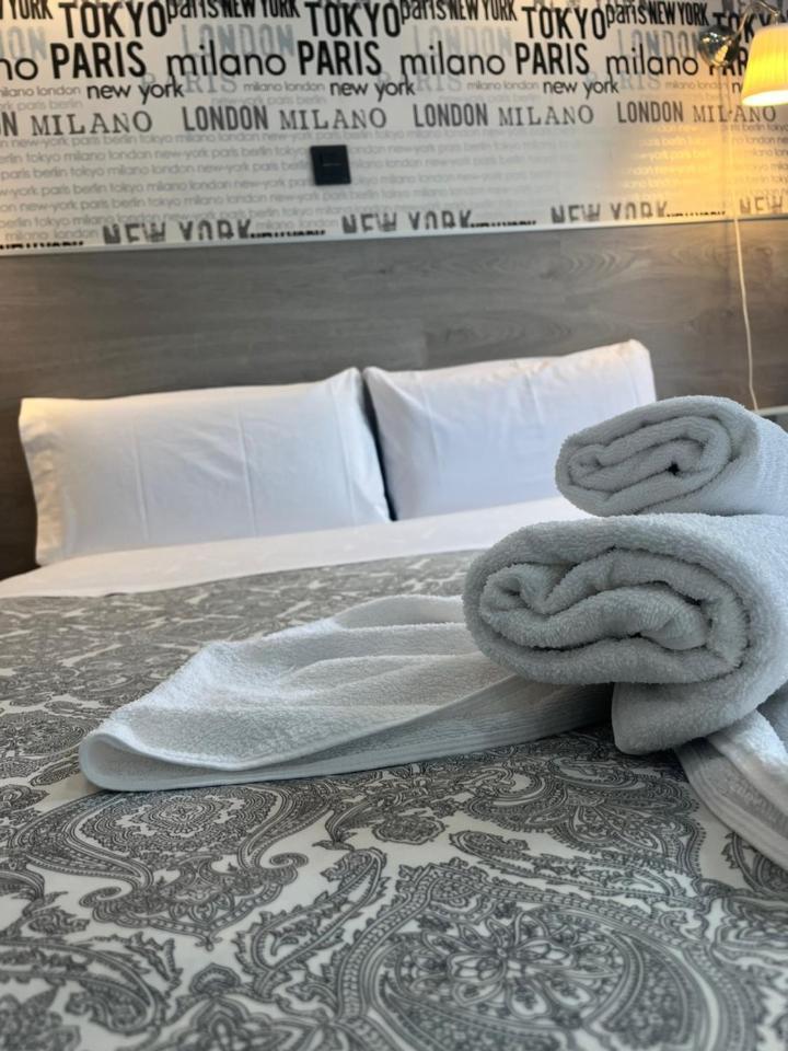 Hostal Abril Мадрид Экстерьер фото