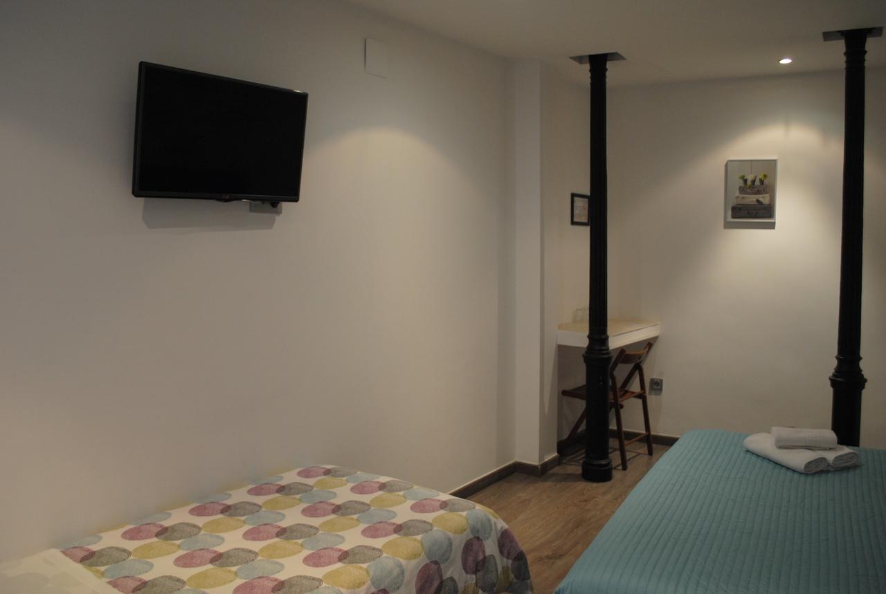 Hostal Abril Мадрид Экстерьер фото