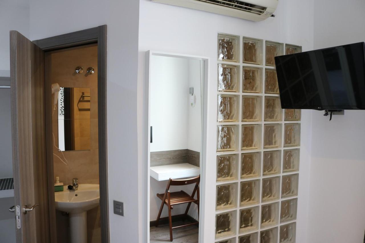 Hostal Abril Мадрид Экстерьер фото