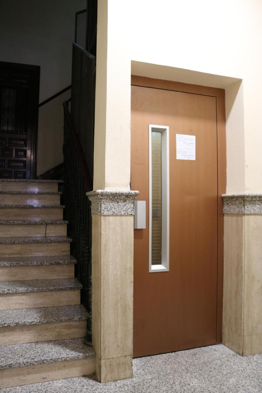 Hostal Abril Мадрид Экстерьер фото