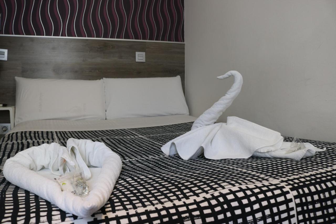 Hostal Abril Мадрид Экстерьер фото